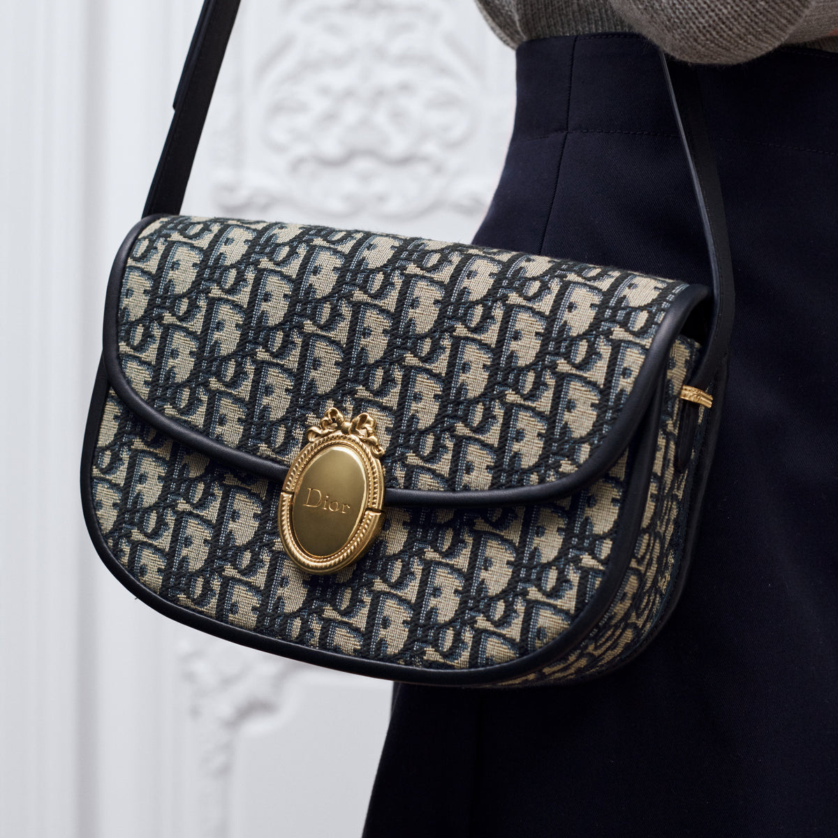 Dior Medium Médaillon Flap Bag 5