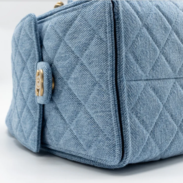 Chanel Denim Bag, 25 cm, Blue Color, With a Gold Chain 2