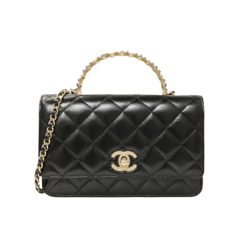 شانيل حقيبه على سلسلة (WOC) بمقبض علوي مزين باللؤلؤ – جلد حمل مجعد مبطن باللون الأسود | حقيبة مصم