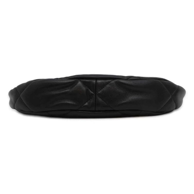 حقيبة كتف شانيل 24C هوبو من جلد الحمل باللون الأسود مع تفاصيل ملونة متعددة 3