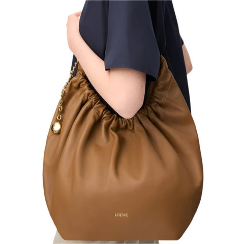 Loewe Medium Squeeze Bag Oak - BEAUTY BAR