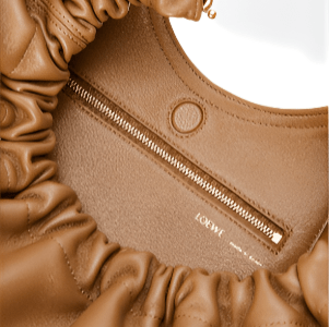 Loewe Medium Squeeze Bag Oak - BEAUTY BAR