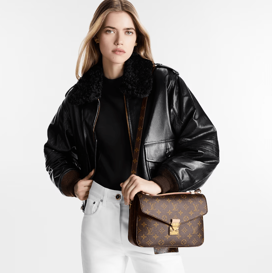 LV Pochette Métis Monogram 8