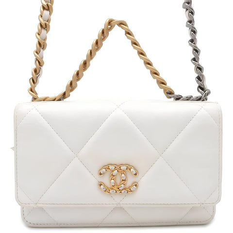 Medium Chanel 19 Flap White - BEAUTY BAR