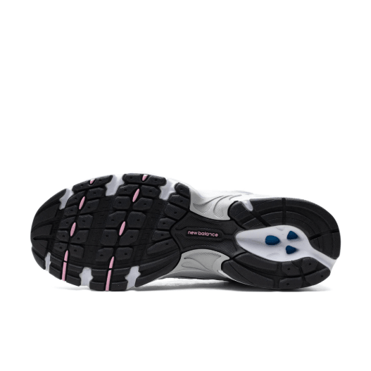 New Balance Looks Pretty in “White/Pink” 4