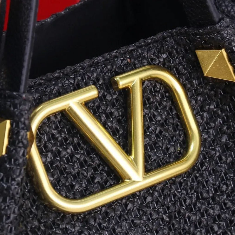 حقيبة تسوق فالنتينو باللون الأسود 4