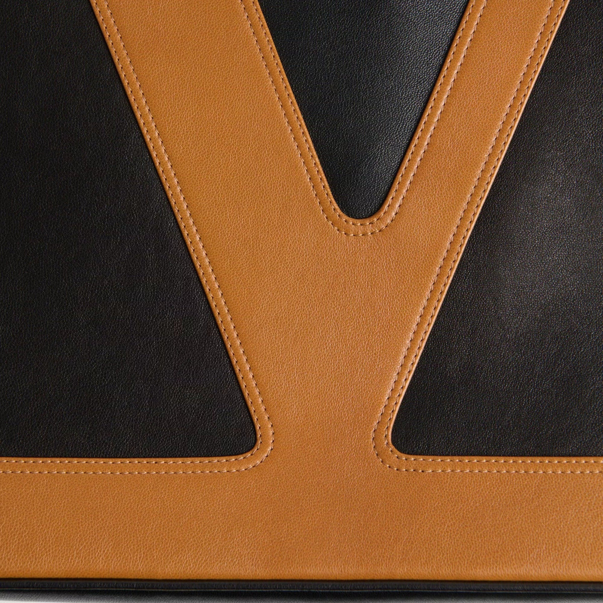 Valentino Viva Superstar Shopper 6