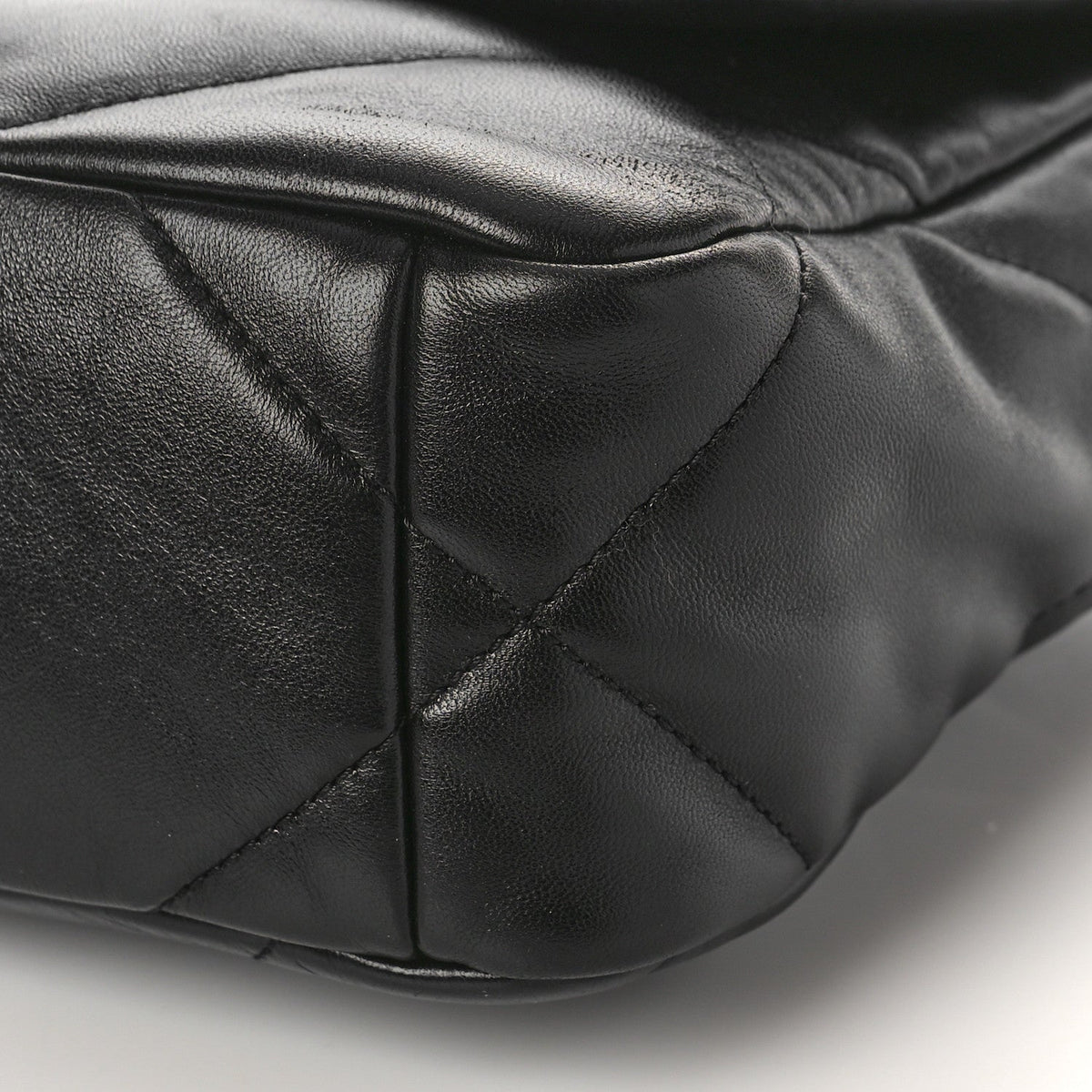 Chanel Medium 19 Flap 3